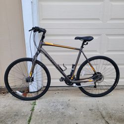 SPECIALIZED CROSSTRAIL hybrid bike. 700×38C tires. Hydraulic disc brakes. 2O speed. 23 XXL ALUMINUM frame. Bike good for tall people. NEW condition