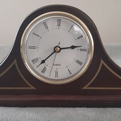 Vintage Wood Mantel Clock From" The Bombay Company "