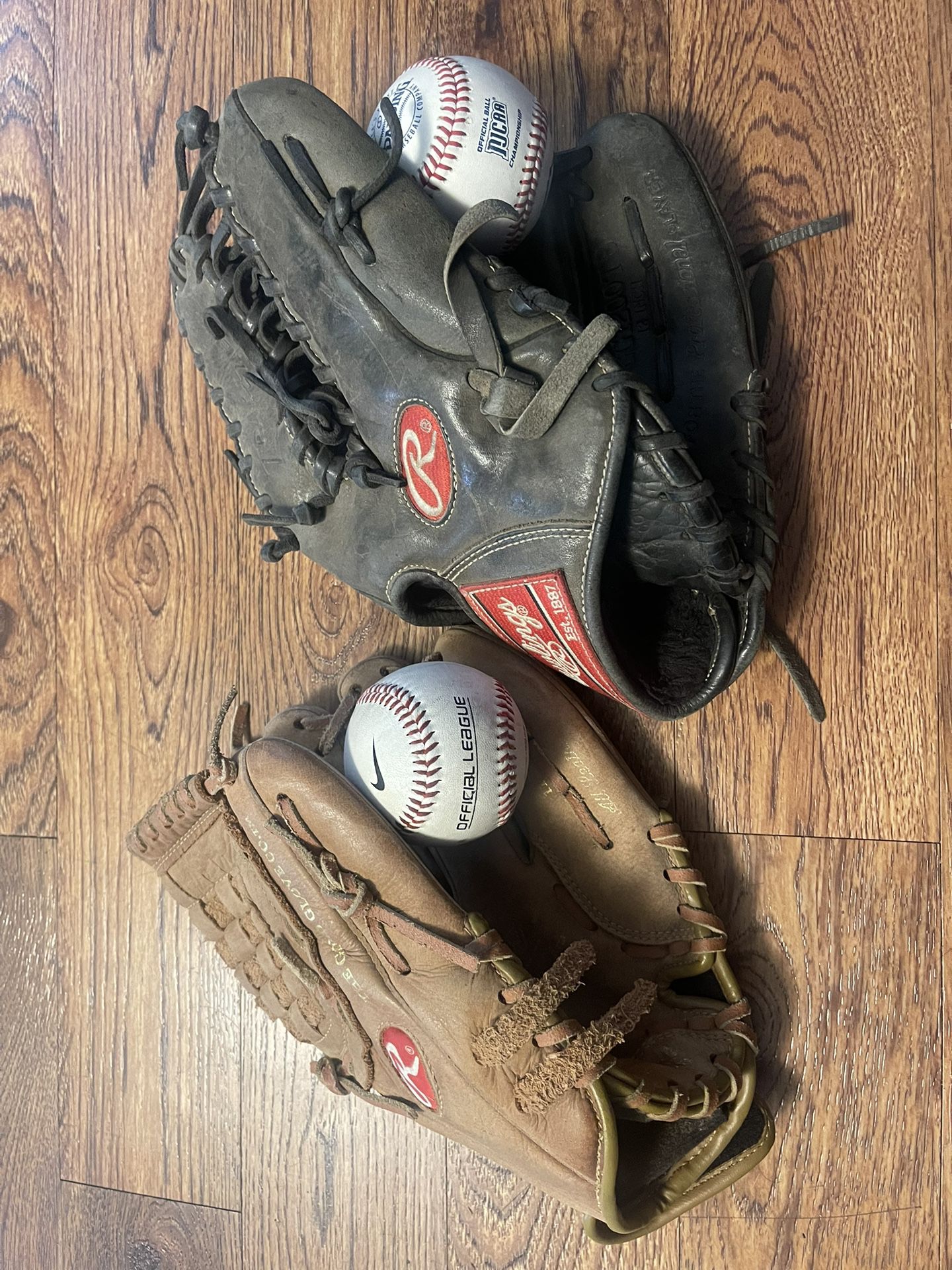 Rawlings Baseball Gloves And Balls