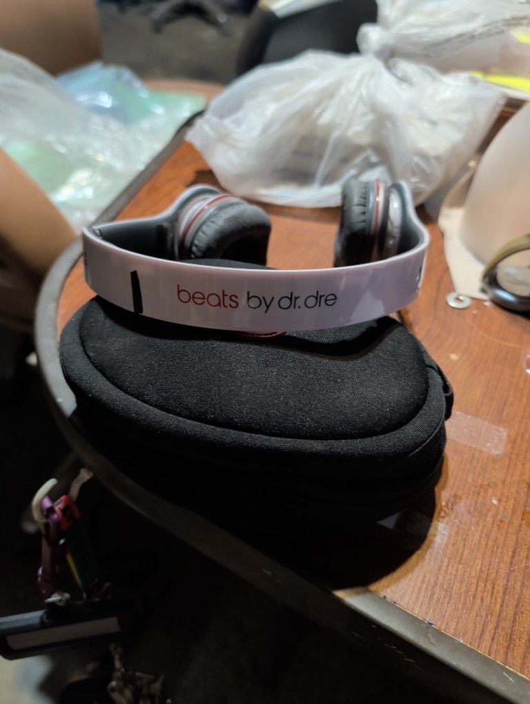 Beats by Dr dre (Head Phones)