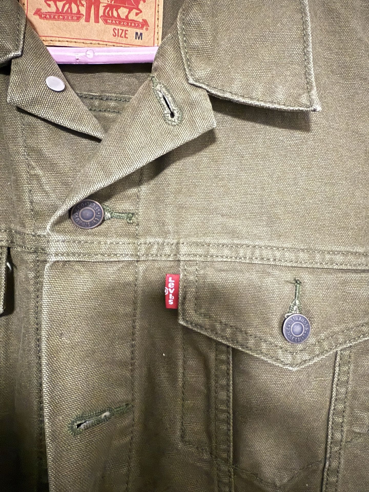 LEVI JACKET MENS SIZE M $10