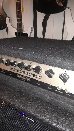 Behringer concert series UltrsBassAX 275.