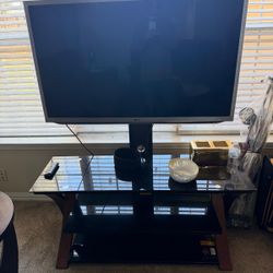42 Inch Tv With Tv Stand And Table