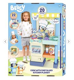 Cook With Chef Bluey Kitchen Playset, 20+ Sounds, Phrases, Music and Lights