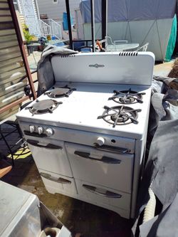 O'Keefe and Merritt Stove