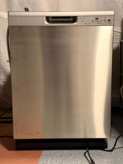GE GDF550PSRSS 24” Stainless Steel Dishwasher – Excellent Condition