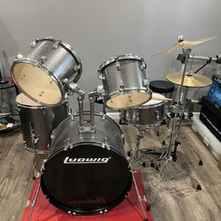 5 Piece Drumset with Cymbals