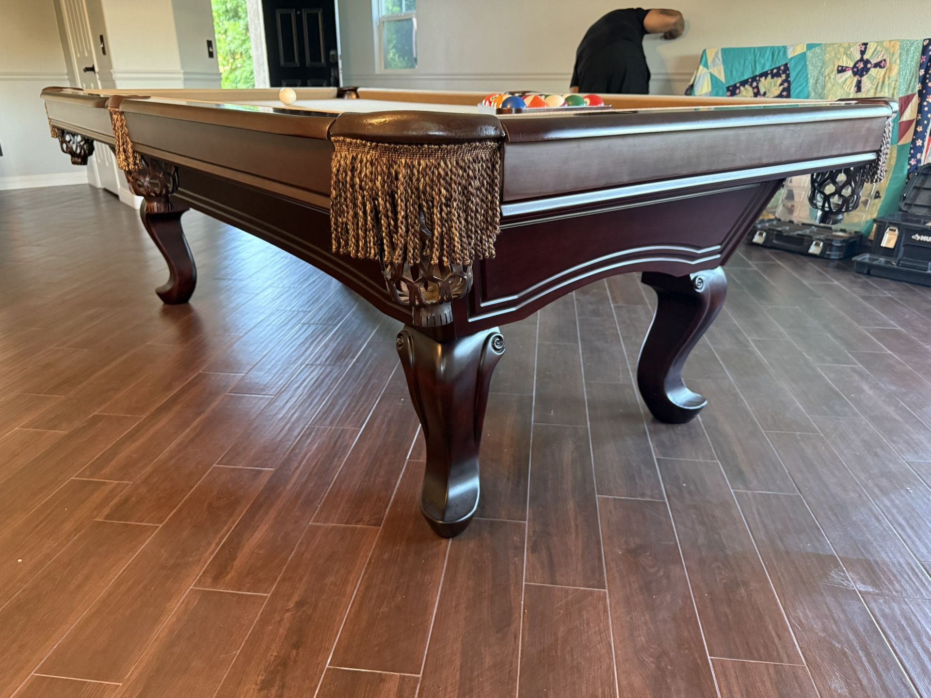 Pristine Condition Pool Table 8’ (Free Delivery & Pro Setup) New Felt Any Color + All Accessories