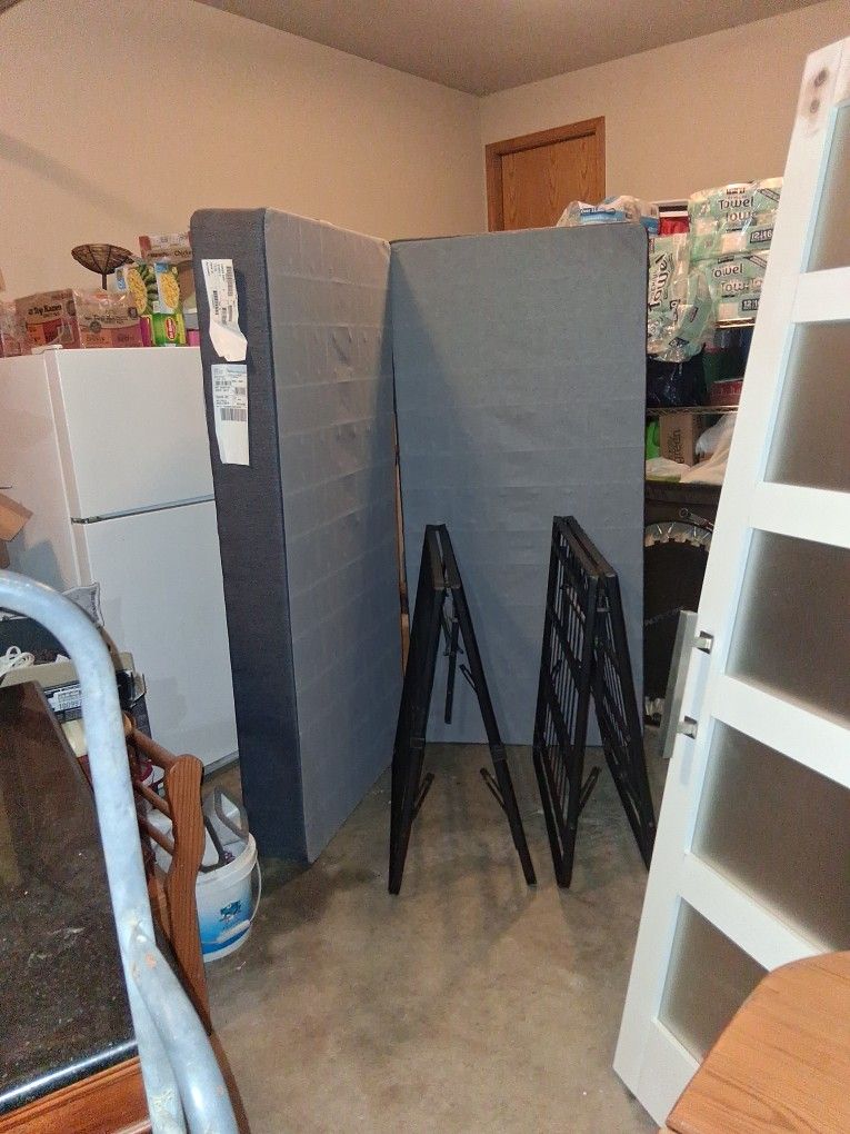 King Size Frame And Box Spring