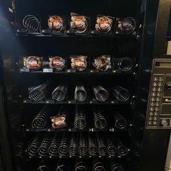 Automatic Products Snack Vending Machine 
