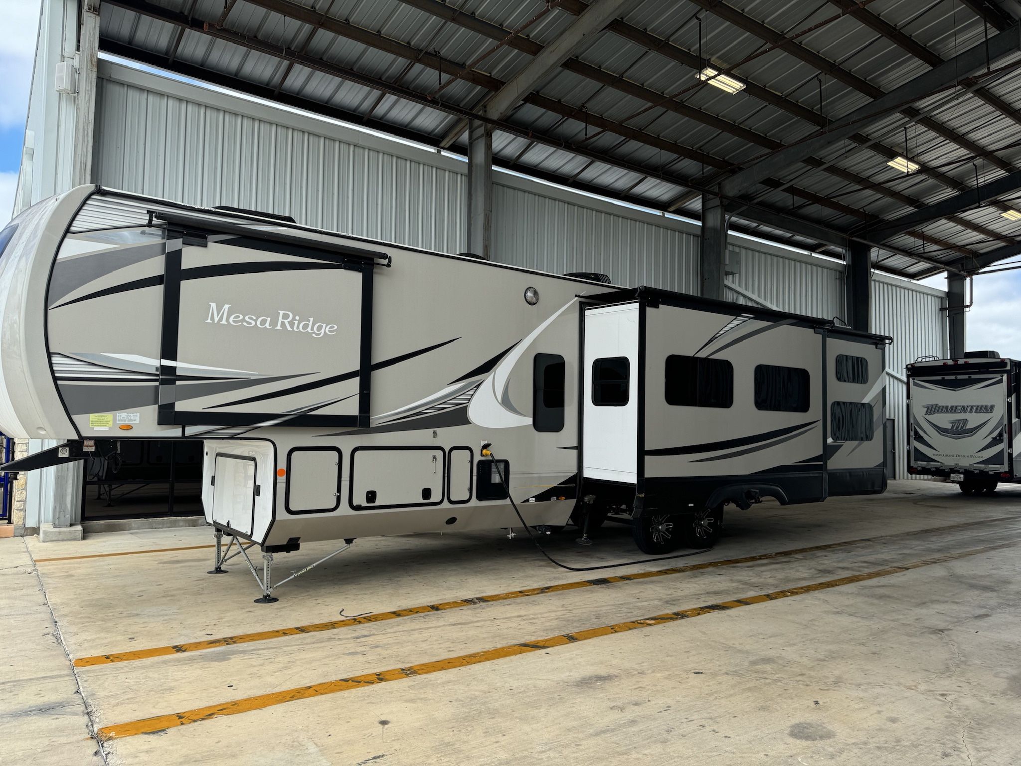 2021 Highland Ridge Mesa Ridge MF427BHS
