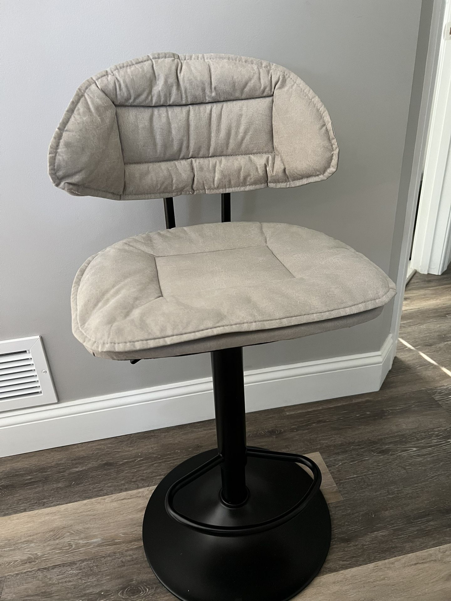 6 Bar Stools/Kitchen Island Chairs For Sale $120 or best Offer