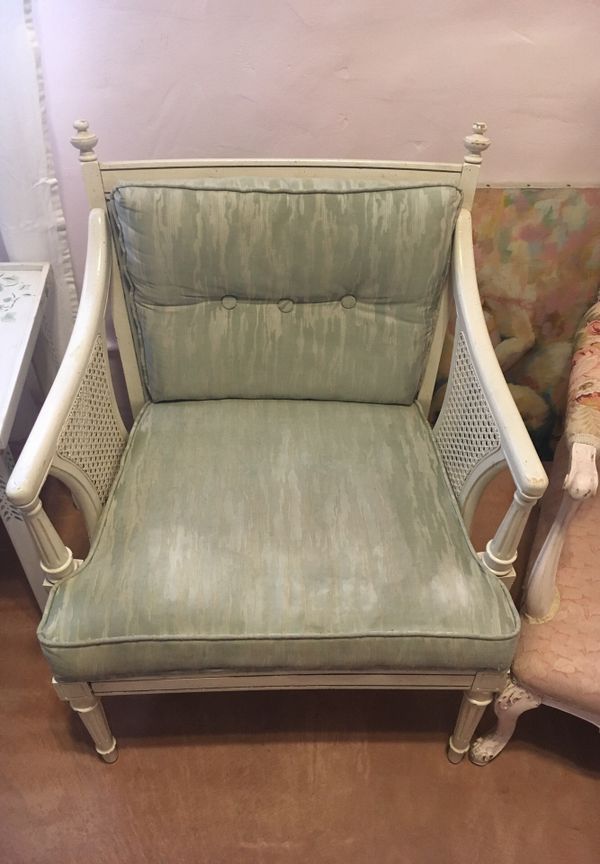 Vintage White Green Chair For In Chandler Az Offerup Vintage White Green Chair Chandler Az