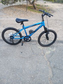 Huffy Summit Ridge Mountain Bike 20 In kids Bike