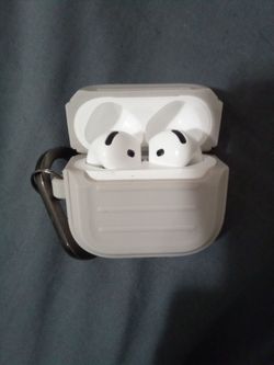 Airpods 4th Generation w/ charging case