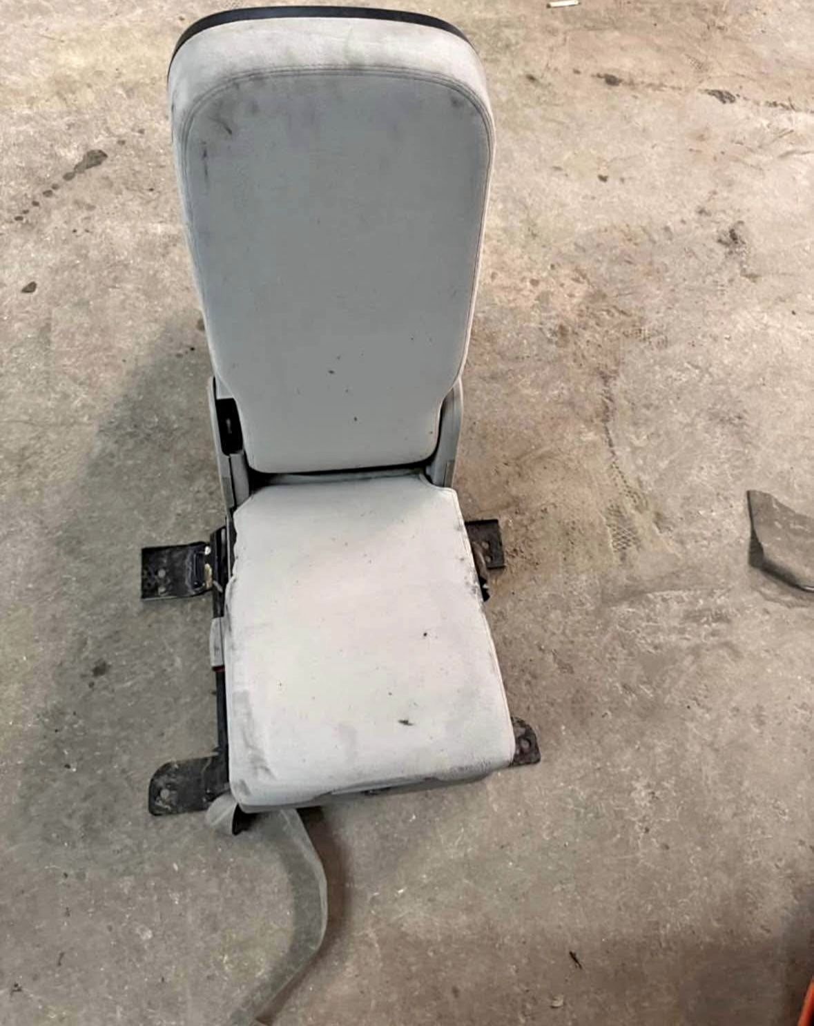 2007.5-13 chevy silverado / gmc sierra jump seat / console