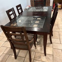 Used Dining Table + 6 Chairs + Table Cloths