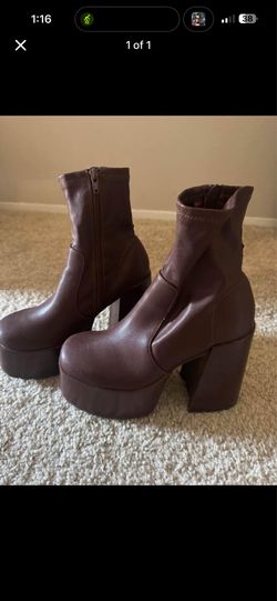 $60 OBO Steve Madden platform boots