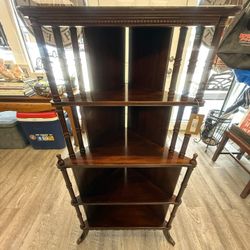 Vintage corner whatnot stand / Estante de esquinero