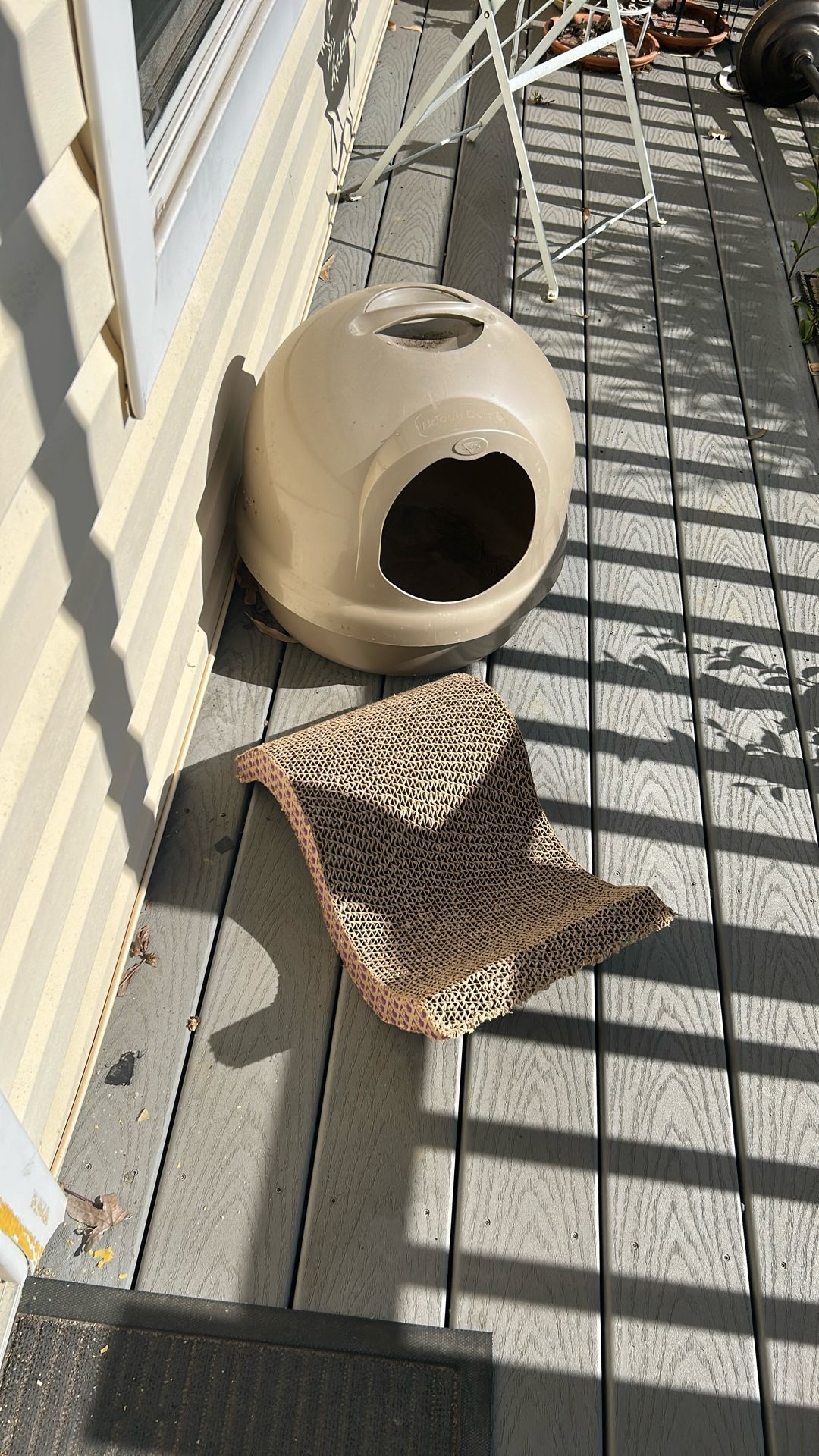 Cat Liter Box And Scratching Pad