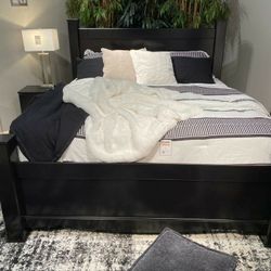 💥Mirlotown Poster Bedroom Set

💥👈Financing Available Only $10 Down Payment🥳