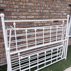 Queen Size Metal Bed Frame 