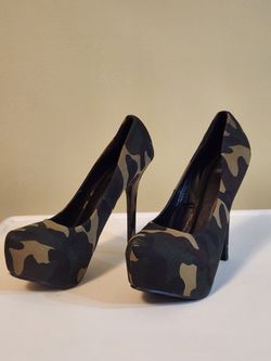 Sexy 6" Size 9 Army Heels