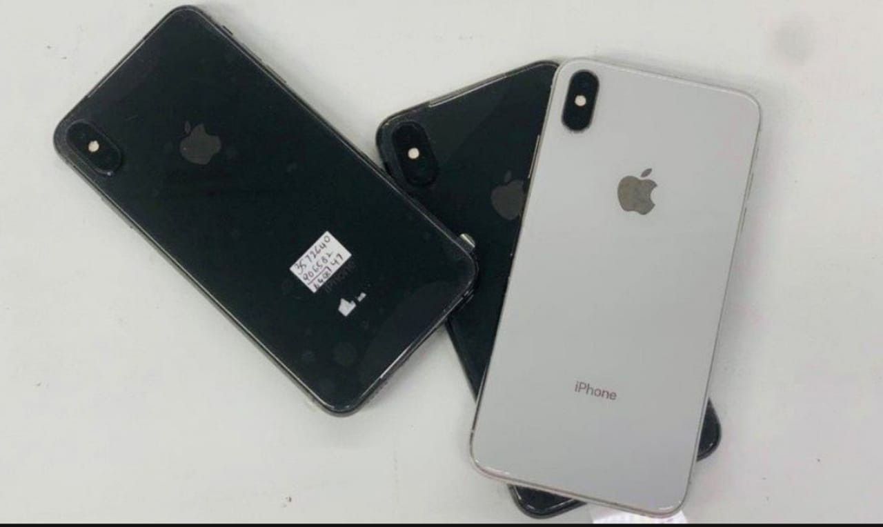 Unlocked iPhone X 64gb comes with warranty and charger