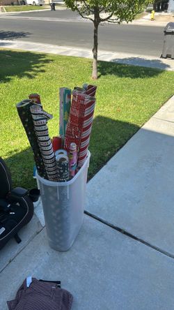 Free- Christmas Wrapping Paper w/ Storage