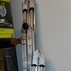 2 Extendable Ladders