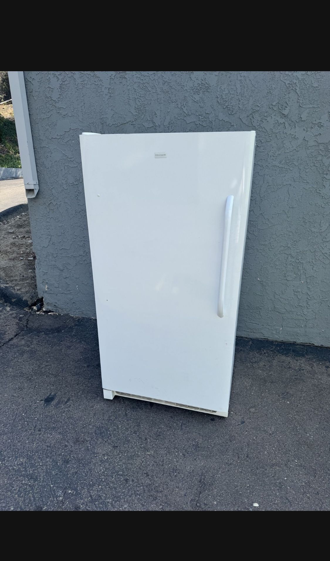 17 cubics Household single door upright freezer frost free (free local delivery)