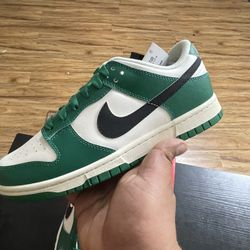 NIKE DUNKS GREEN LOTTERY 