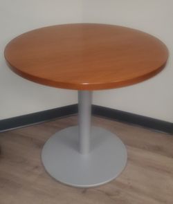  36" Cherry Round Table w/Circular Base