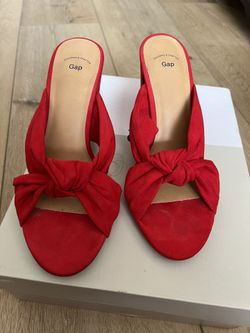 Red Pumps