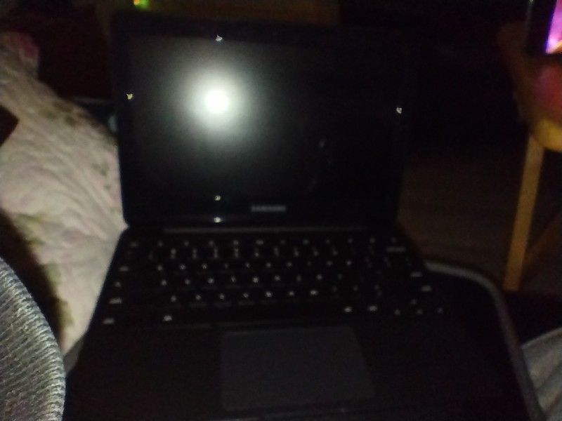 Samsung Chromebook 3 4GB Ram 16GB SSD 11.6-Inch Laptop - Black - XE500C13-K02US