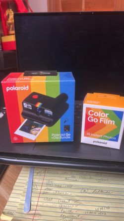 Polaroid Go +Clip Bundle & color Go film