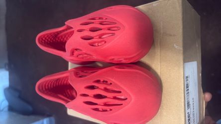 Yeezy foam runners 4c