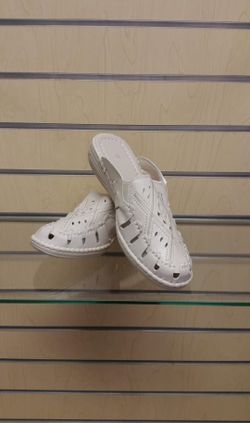 Women's Shoes / Slip ons _ off white ( NEW ) size - 6. 7. 9. 10. 11
