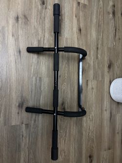 Pull up bar for doorway