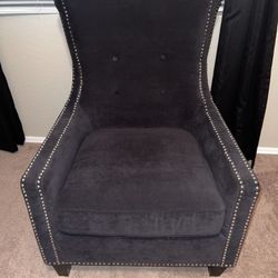 Beautiful Full Size Accent Chair Black With Silver Nailheads Used In My Makeup Room $150 Firm 