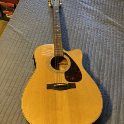 Yamaha FX335C Dreadnought Acoustic-Electric Guitar