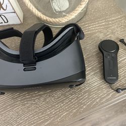Samsung Gear VR by Oculus
