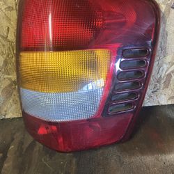 ‘02-‘04 Jeep Tail Light 