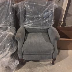 2 Recliners 