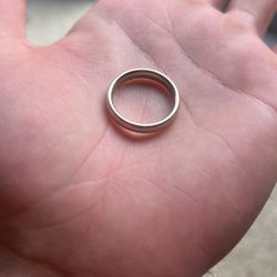 10k White Gold Ring 