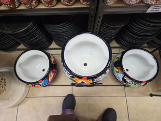 SetMaseta takavera  con su base( $ 200)12031estone Blvd Norwalk
