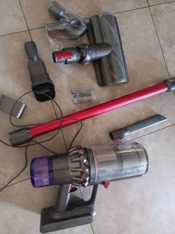 Dyson V11 Animal + line great condition with accessories and charger