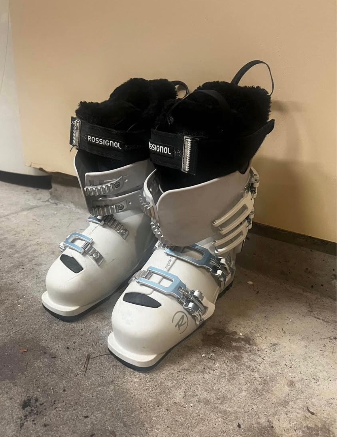 Women's Rossignol Ski Boots - Size 23.5