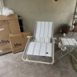 Bliss Zero Gravity Chair With Table & Cup Holders