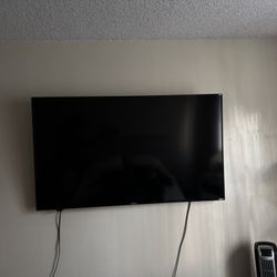 Westinghouse 58” 4K UHD Roku Smart TV + Rocketfish Tilting Wall Mount